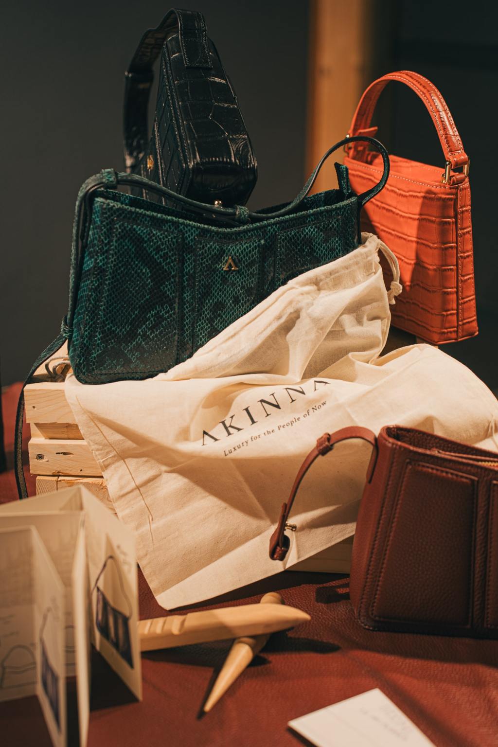 AKINNA debutta alla Milano Fashion Week con la collezione “Tutti Frutti”&nbsp;SS26