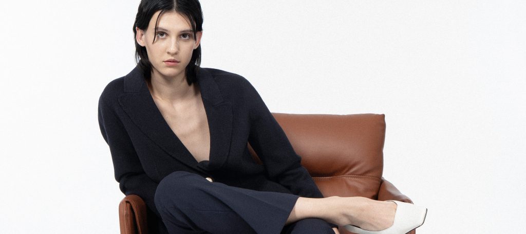 Simply Vee si racconta: dalla pelle ai materiali ecosostenibili, vent’anni di eleganza&nbsp;essenziale